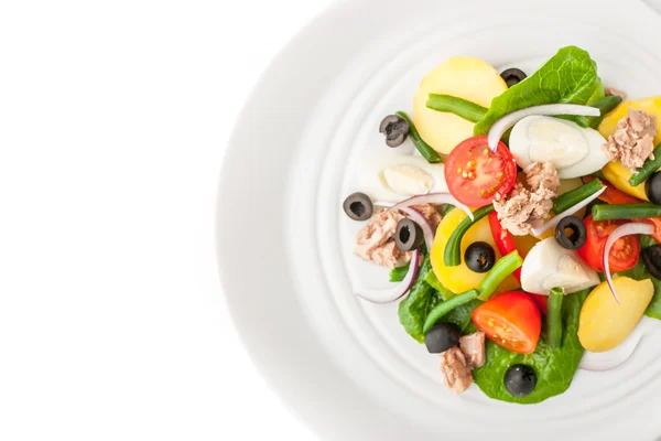 Ensalada de Nicoise sobre fondo blanco —  Fotos de Stock