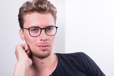 Genç portre profesyonel ile baş taraftan akıllı