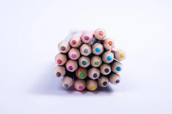 Концепция для начала школы с пачки красочных карандашей — стоковое фото