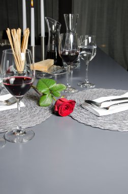 Gül desenli yemek masası