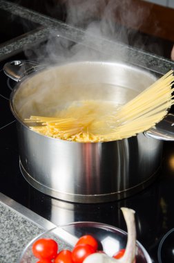 Spagetti carbonara yemek