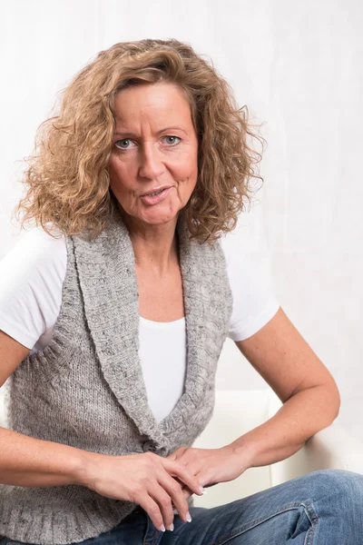 Portrait strong woman talking — Stock Photo, Image