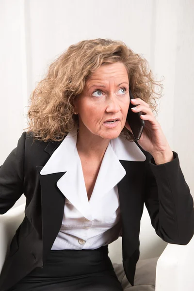 Kvinna Manager på telefonen — Stockfoto