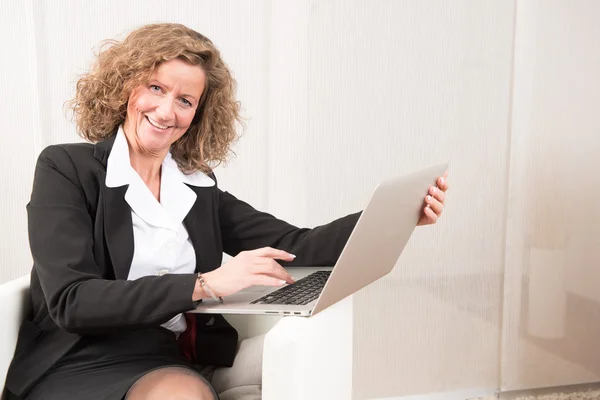 Female Manager working with Laptop — Stock Photo, Image