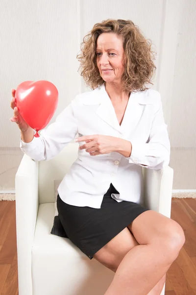 Woman with heart balloon — Stock Photo, Image