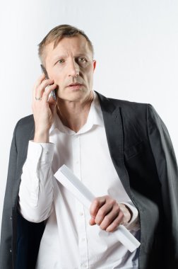 Adam telefonda belgeleriyle