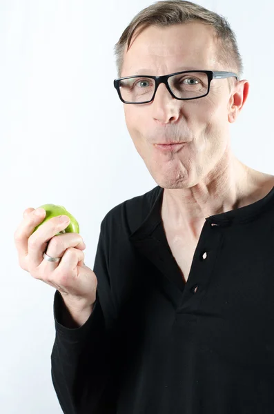 Man eten apple — Stockfoto