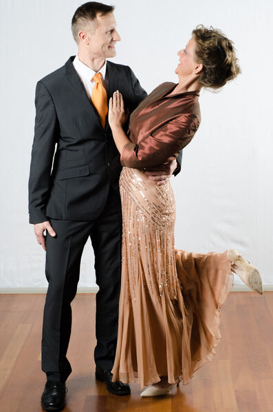 Пара на вечернем мероприятии
