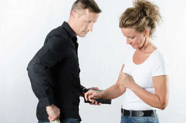 Couple arguing about money — Stock Photo, Image