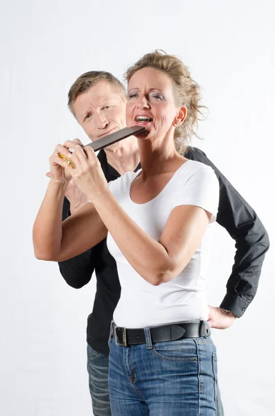 Casal - ela comer chocolate — Fotografia de Stock