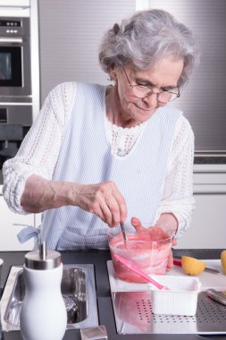 aktif kadın kıdemli mutfak