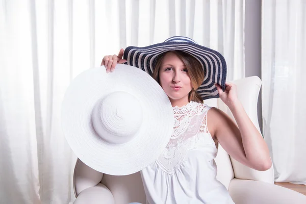 Woman sitting in armchair and counting money is happy — Stock Photo, Image