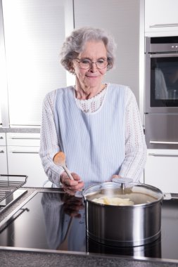 aktif kadın kıdemli mutfak