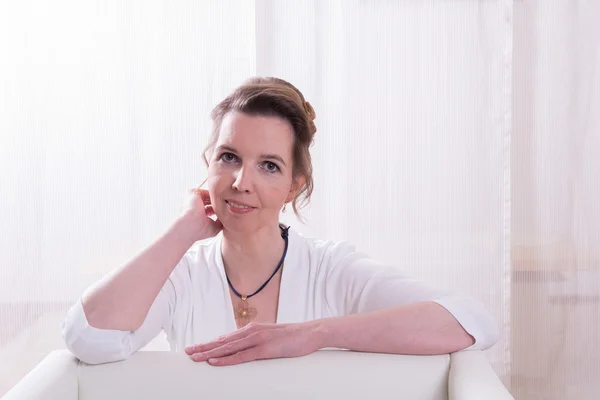 Portrait attractive woman with backlight — Stock Photo, Image