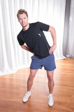 onun iş yapan genç sportif erkek