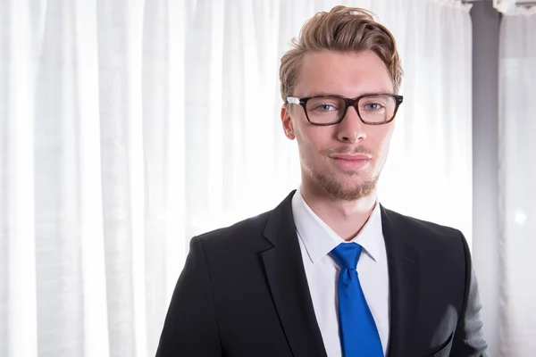 Portrait young business man in suit and tie — Stock Photo, Image