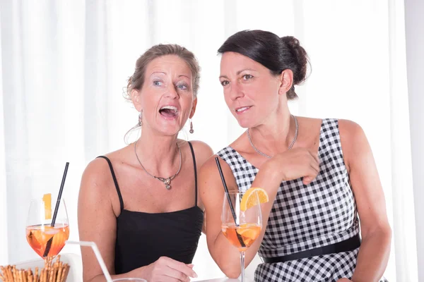 Two women looking at an invisible man — Stock Photo, Image