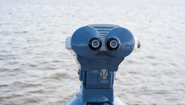 Binoculars for rent at the border of the lake — Stock Photo, Image