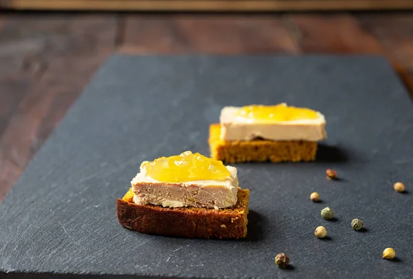 Foie Gras Toasts Candied Onion Peppercorns Slate — Stock Photo, Image