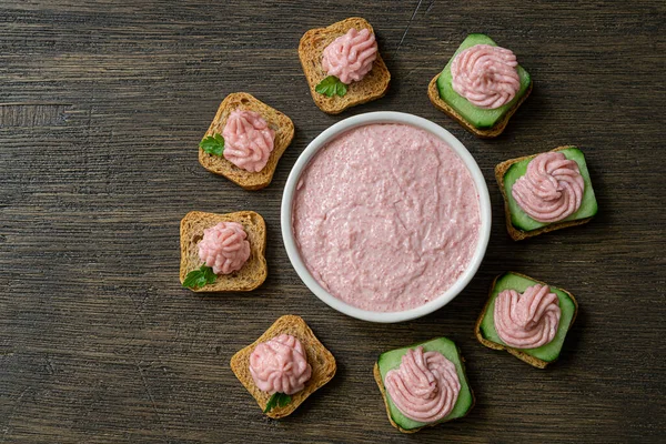 Different Toasts Tarama White Bowl Taramasalata Dark Wooden Table Top — Fotografia de Stock