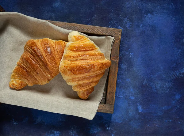 Fresh French Croissants Wooden Tray Blue Background Top View — Stock Photo, Image