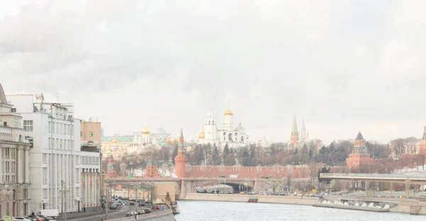 Moscú Rusia Río Muro Del Kremlin Este Sur Torres Templos — Foto de Stock