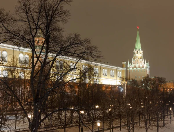 Moscow Russia Kremlin Wall Troitskaya Tower Alexander Gardern Evening — Stock Photo, Image