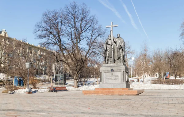 Moscú Rusia Marzo 2021 Plaza Slavyanska Día Soleado Invierno Monumento —  Fotos de Stock