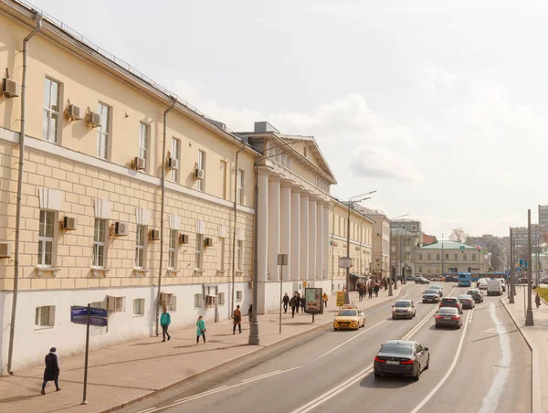 Москва Росія Апр 2021 Рух Вулиці Баррікадна Будинок Вдови Століття — стокове фото