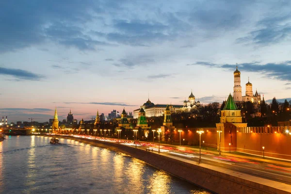 Kremlin Moscú Atardecer Campanario Bancarrota Huellas Coche — Foto de Stock