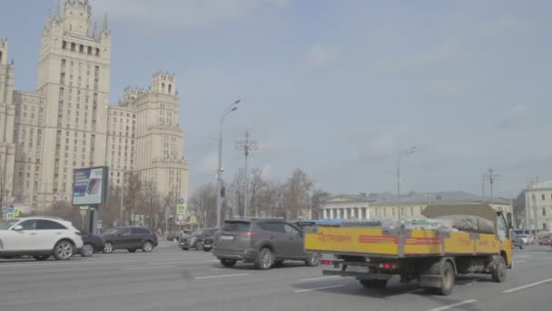 Moskau Russland April 2021 Verkehr Kudrinskaja Platz Wolkenkratzer Wolken Sonniger — Stockvideo