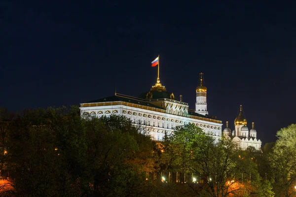 Moskau Russland Nachtansicht Des Großen Kremlpalastes Umgeben Von Bäumen Iwan — Stockfoto