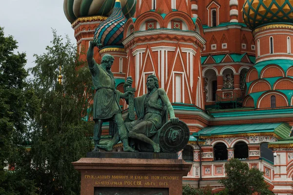 莫斯科 俄罗斯 Basil教堂附近的Minin和Pozharsky纪念碑 — 图库照片