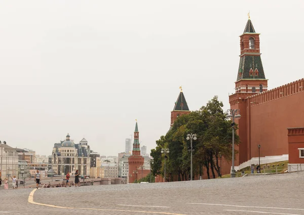 Moskau Russland Wassiljewski Abstammung Der Kreml Mauer Und Türme — Stockfoto