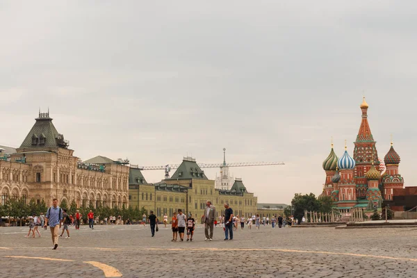 Москва Россия Июля 2021 Года Люди Идут Красной Площади Собор — стоковое фото