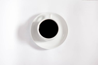 Hafif arka planda bir fincan kahve. Bir fincan kahve. Pankart için fikir