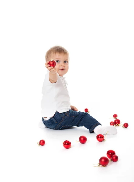 Adorável menino com bolas vermelhas — Fotografia de Stock