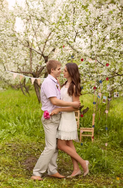 A romantic couple in love outdoors — Stock Photo, Image