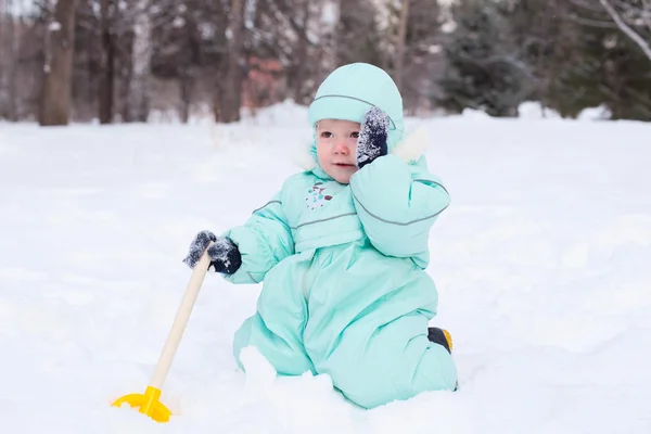 Cute baby boy playing in park in winter — Stock Photo, Image