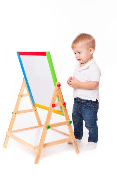 Baby isolerade på vit teckning på svarta tavlan — Stockfoto