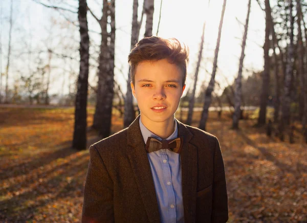 Portret przystojny chłopak teen — Zdjęcie stockowe