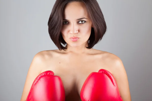 Sexy nude girl  covering her breast with boxing gloves — Stock Photo, Image