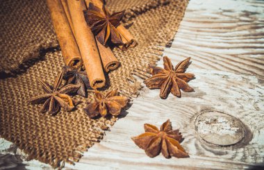 yıldız anason ve tarçın baharat