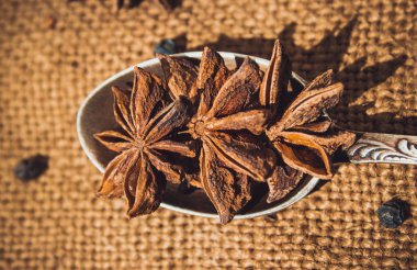 yıldız anason ve tarçın baharat