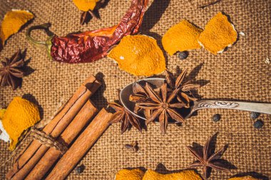 yıldız anason ve tarçın baharat