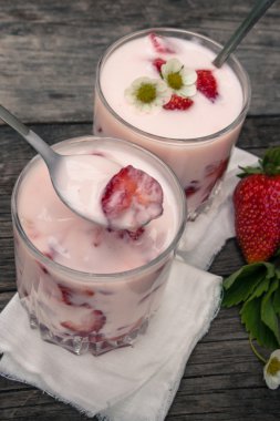 kremalı çilekli tatlı