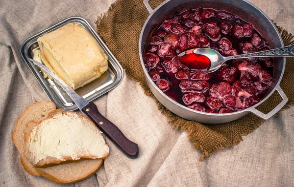 Strawberry jam and bread and butter — Stock Photo, Image