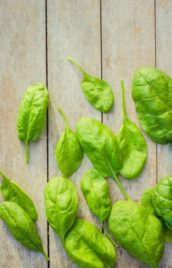 Yeşil sebze ve otlar