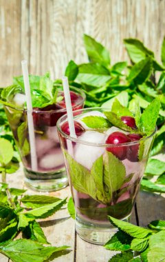 Nane ile ev yapımı limonata