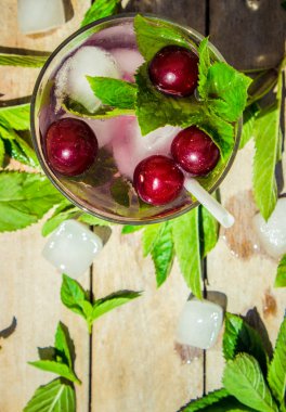 Nane ile ev yapımı limonata